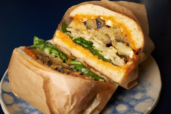 Sandwich Aubergine : Le plat végétarien incontournable de notre restaurant à Toulon